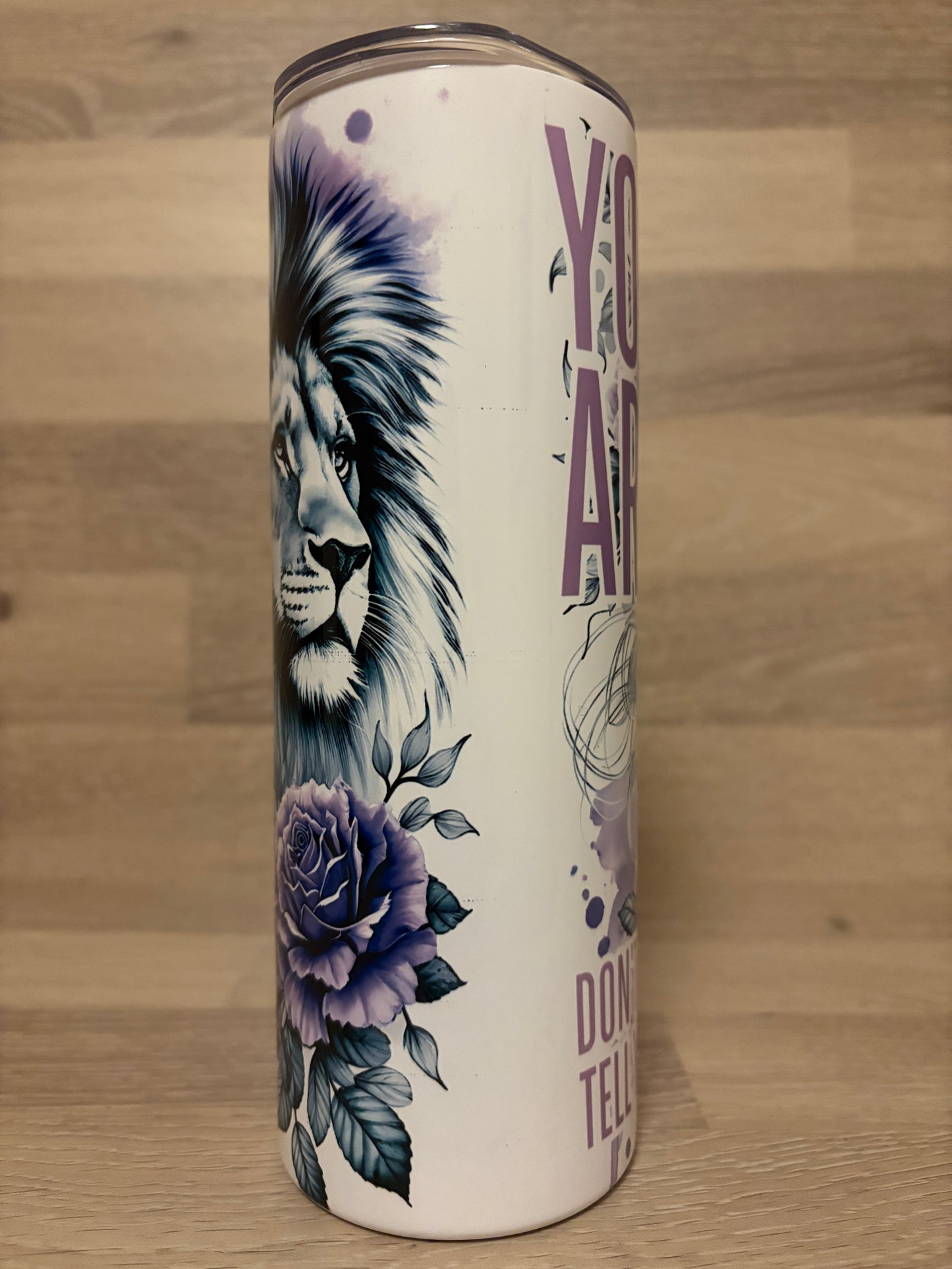 Tumbler/Edelstahlthermobecher Frau mit Löwe Artikeln. 2001