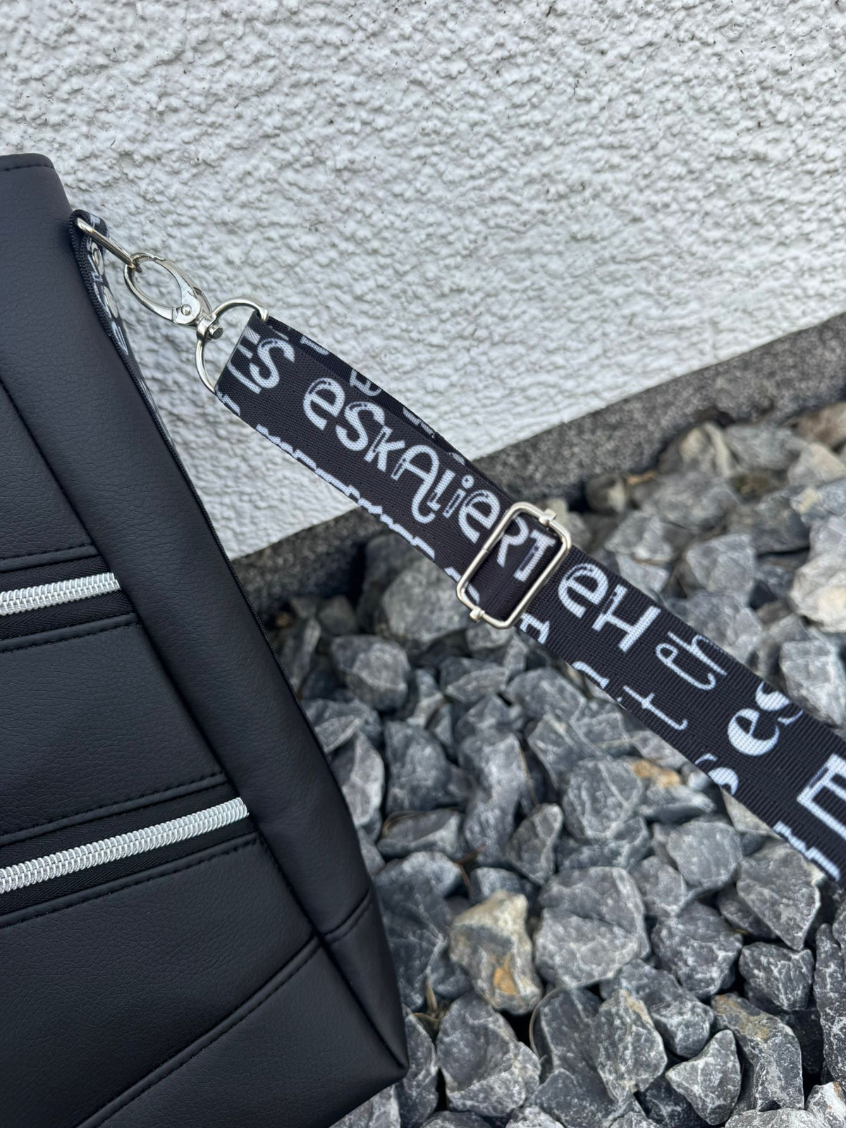 🖤 Handmade Design-Tasche mit Schultergurt & Henkeln