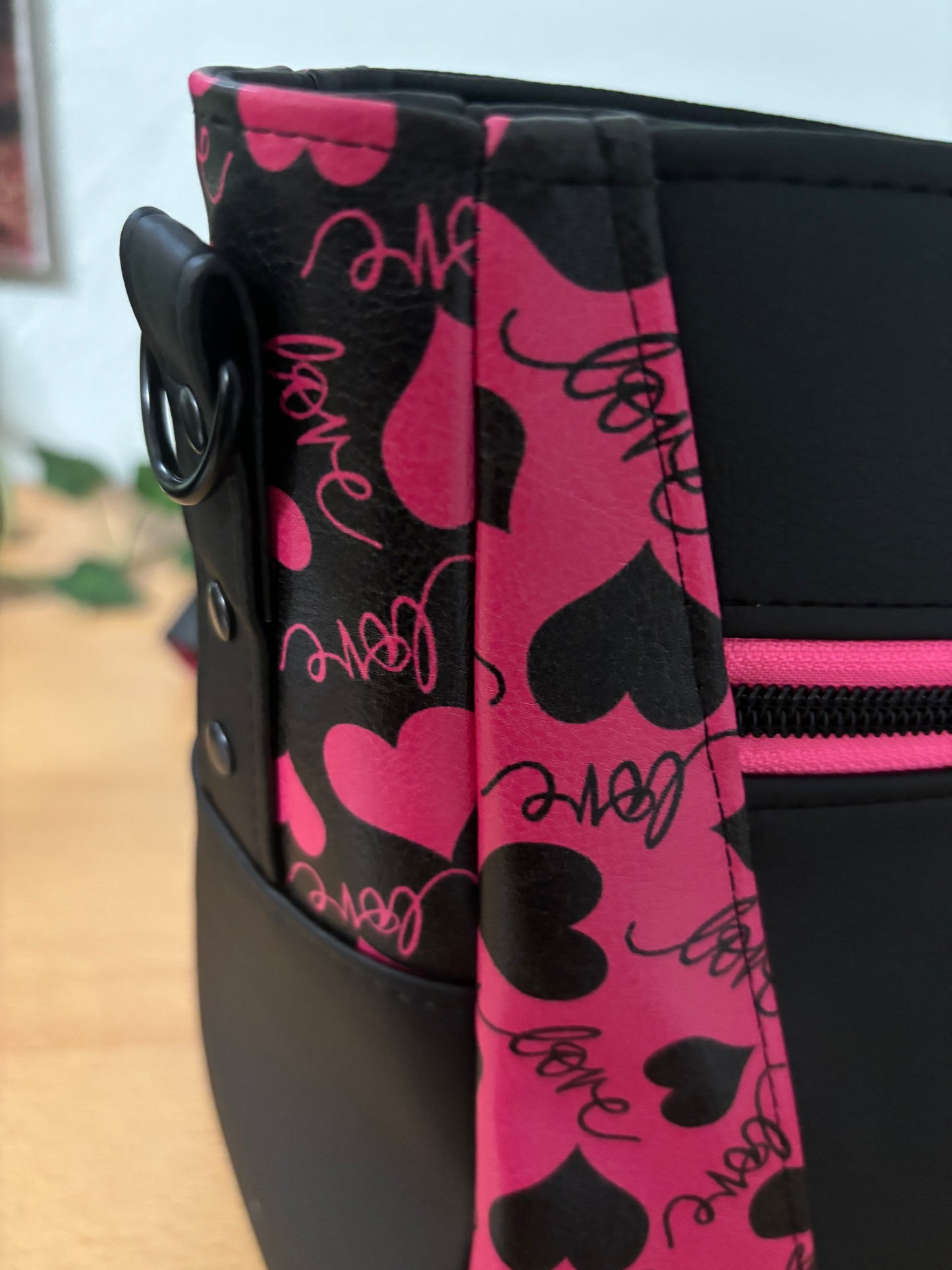 Handtasche / Schultertasche mit Stickerei Herzen **Unikat**