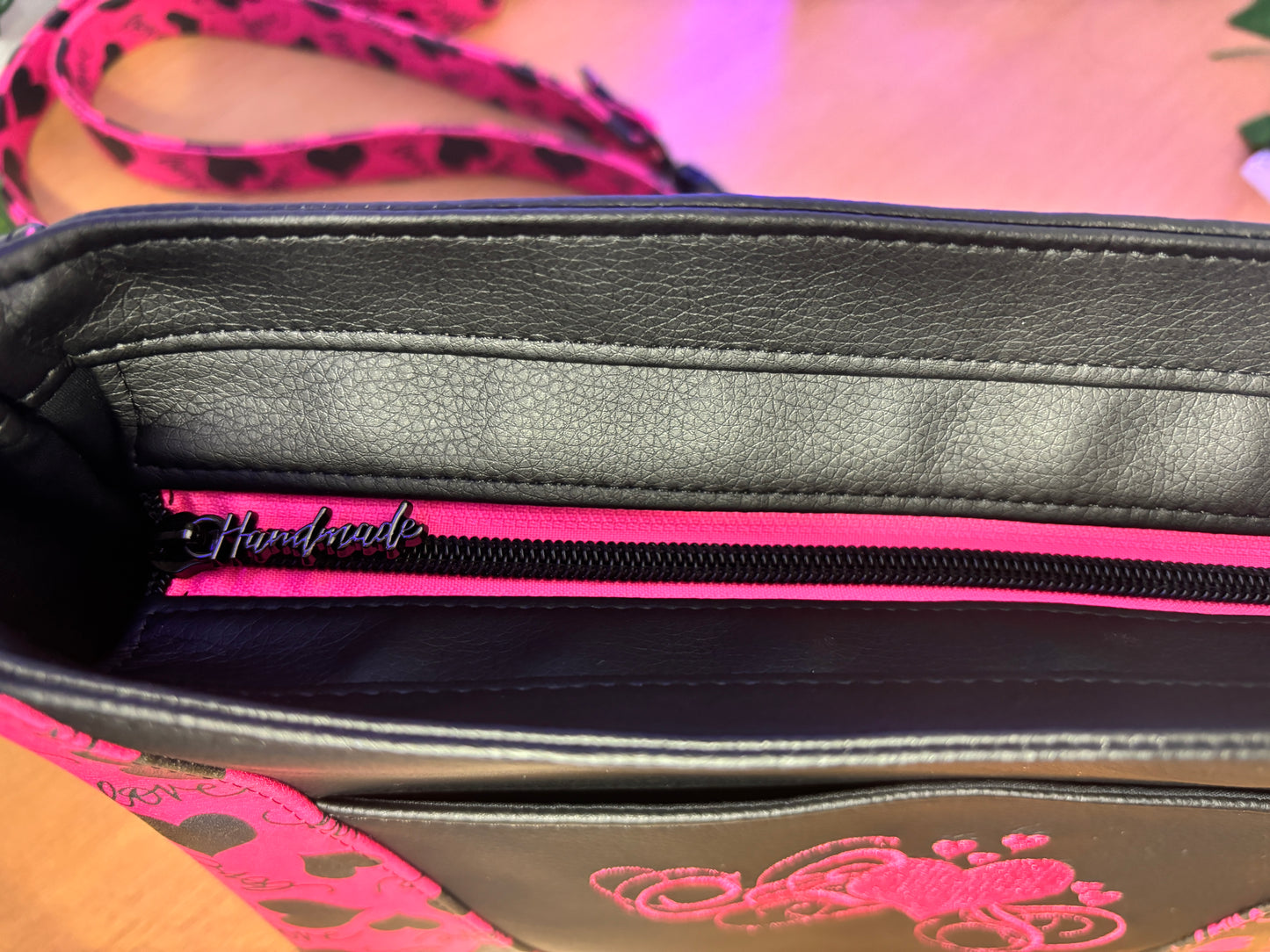 Handtasche / Schultertasche mit Stickerei Herzen **Unikat**