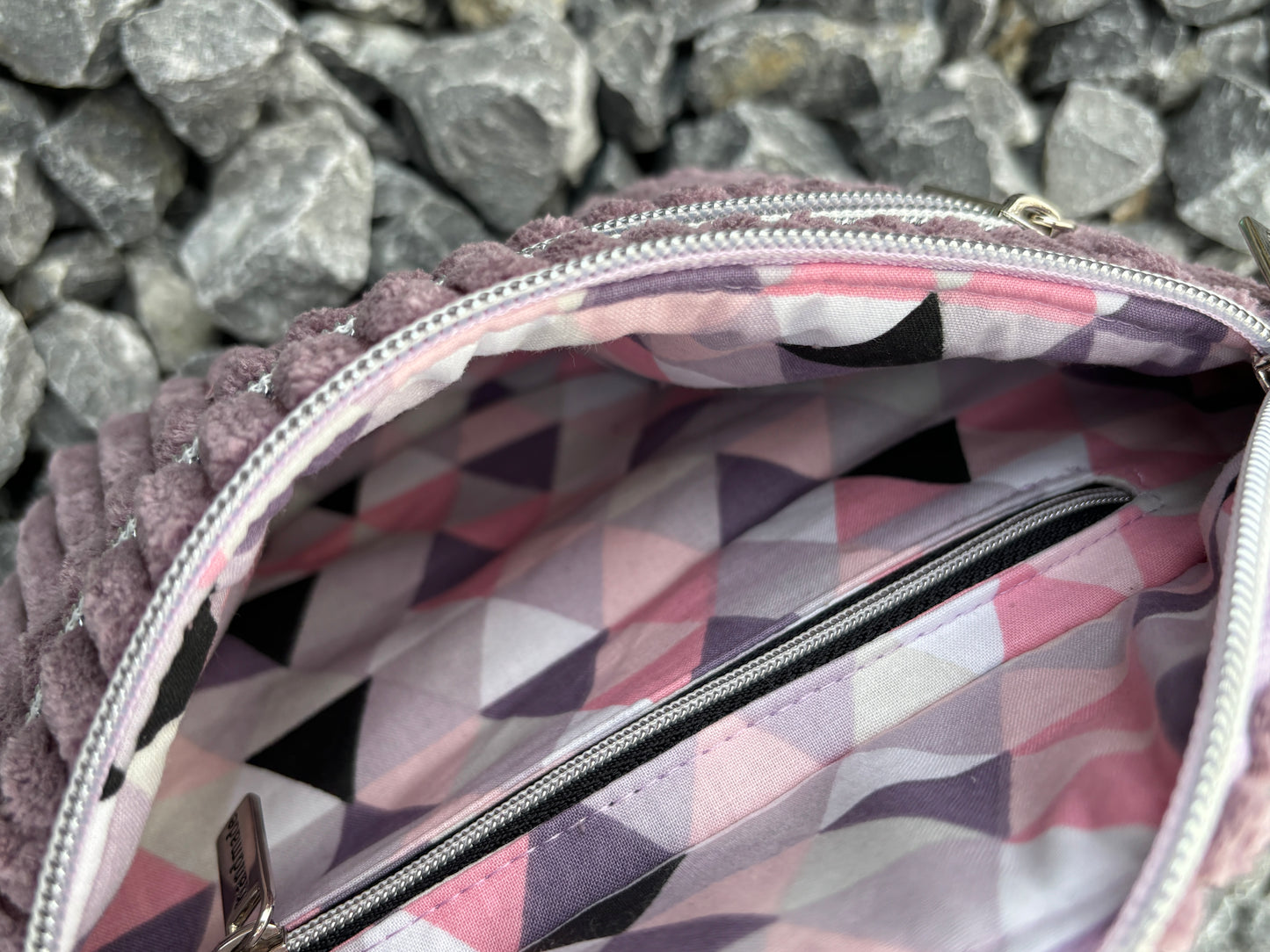 Bauchtasche / Slingbag aus super weichem feinen Breitcord mit Bügelbild