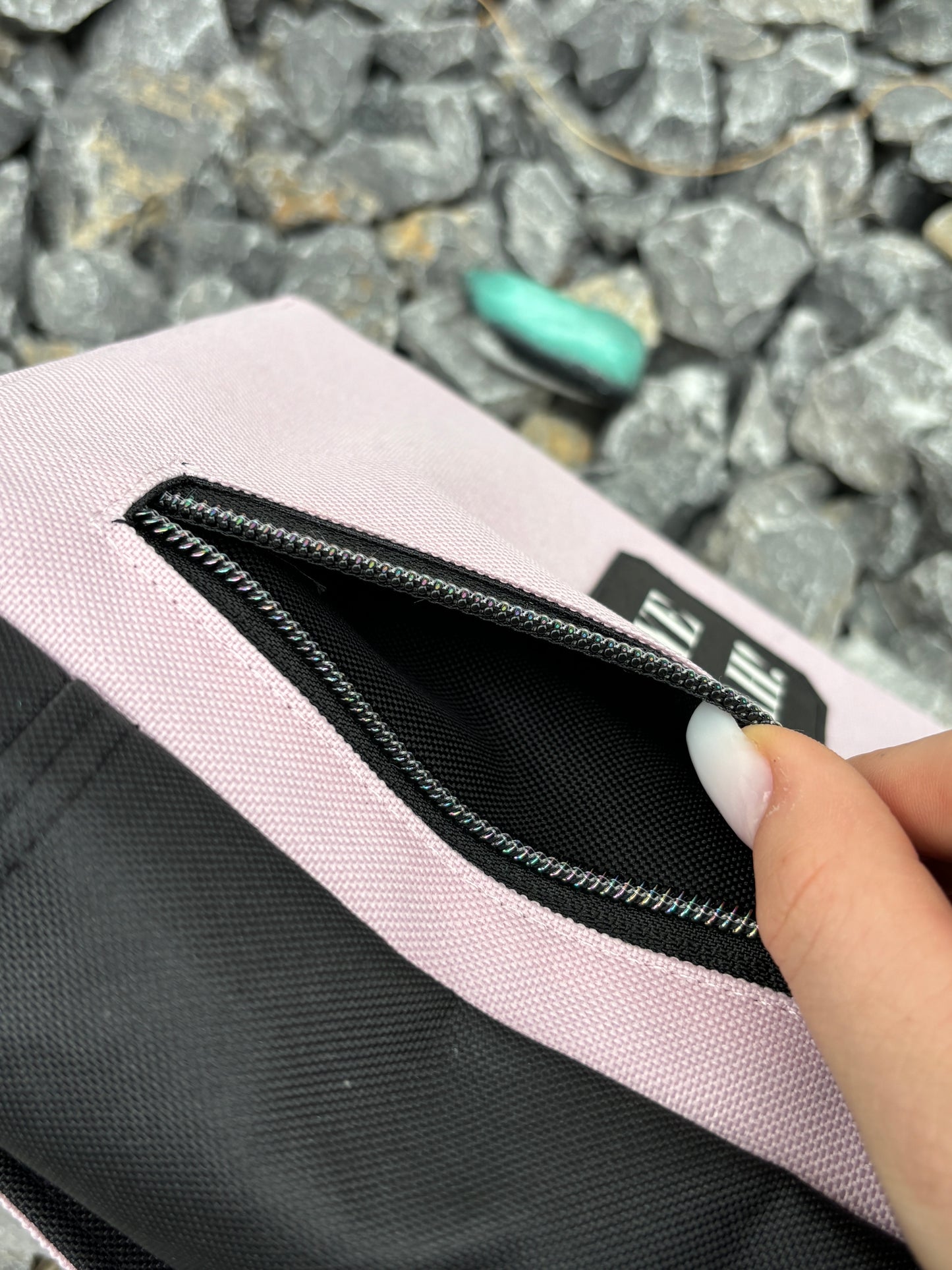 Handytasche/ kleine Umhängetasche schwarz/rosa mit Bügelbild