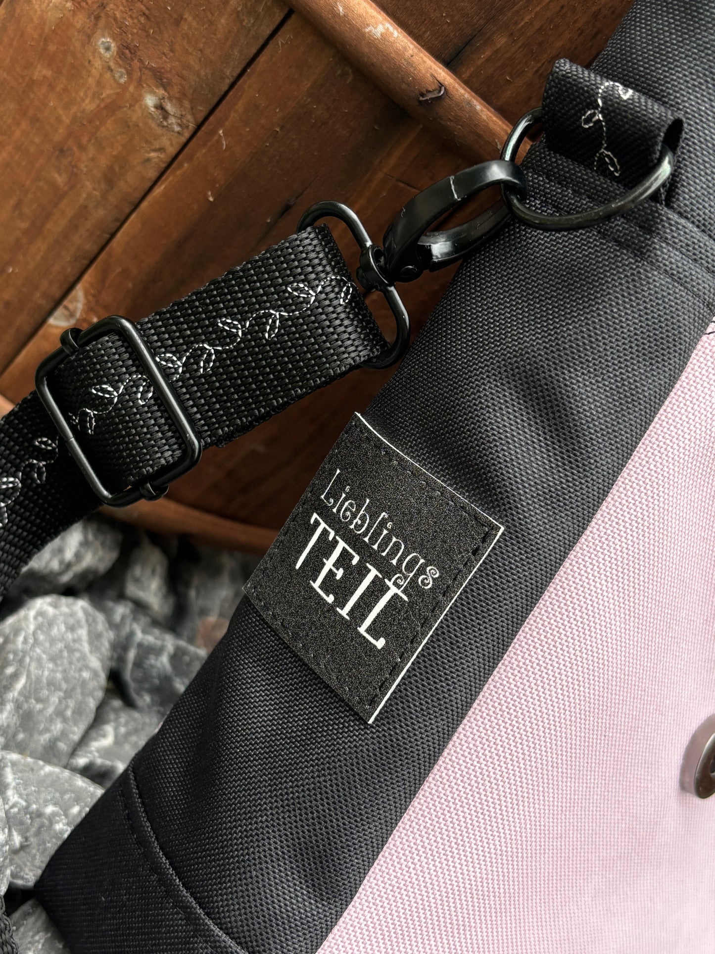 Handytasche/ kleine Umhängetasche schwarz/rosa mit Bügelbild