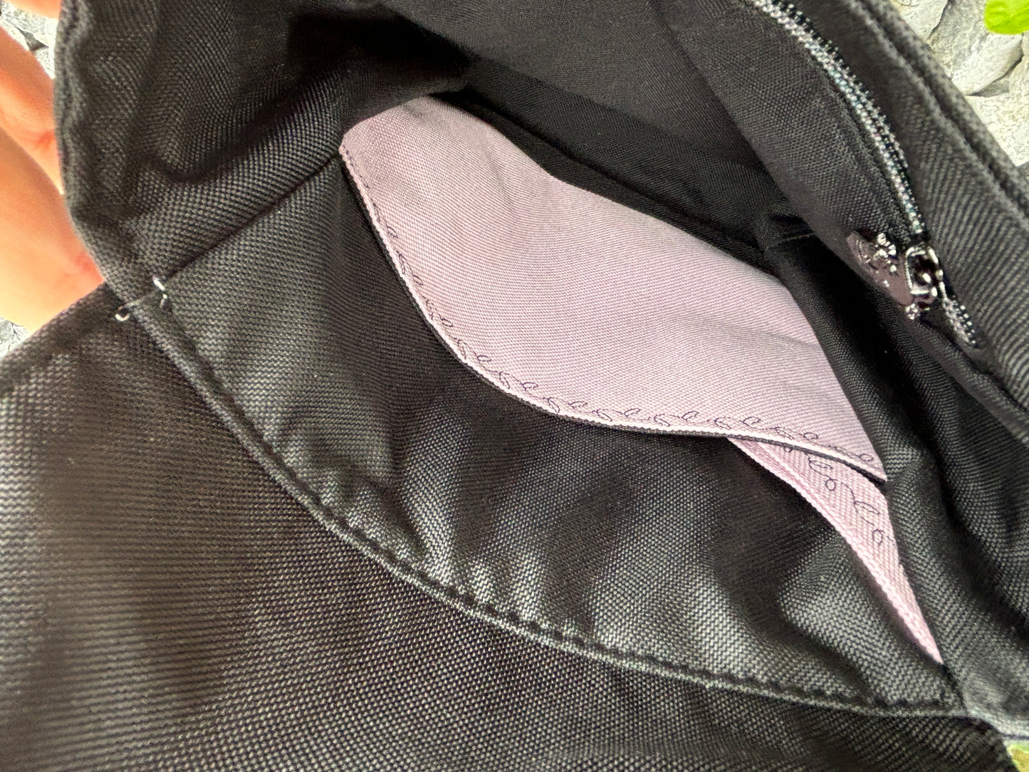 Handytasche/ kleine Umhängetasche schwarz/rosa mit Bügelbild