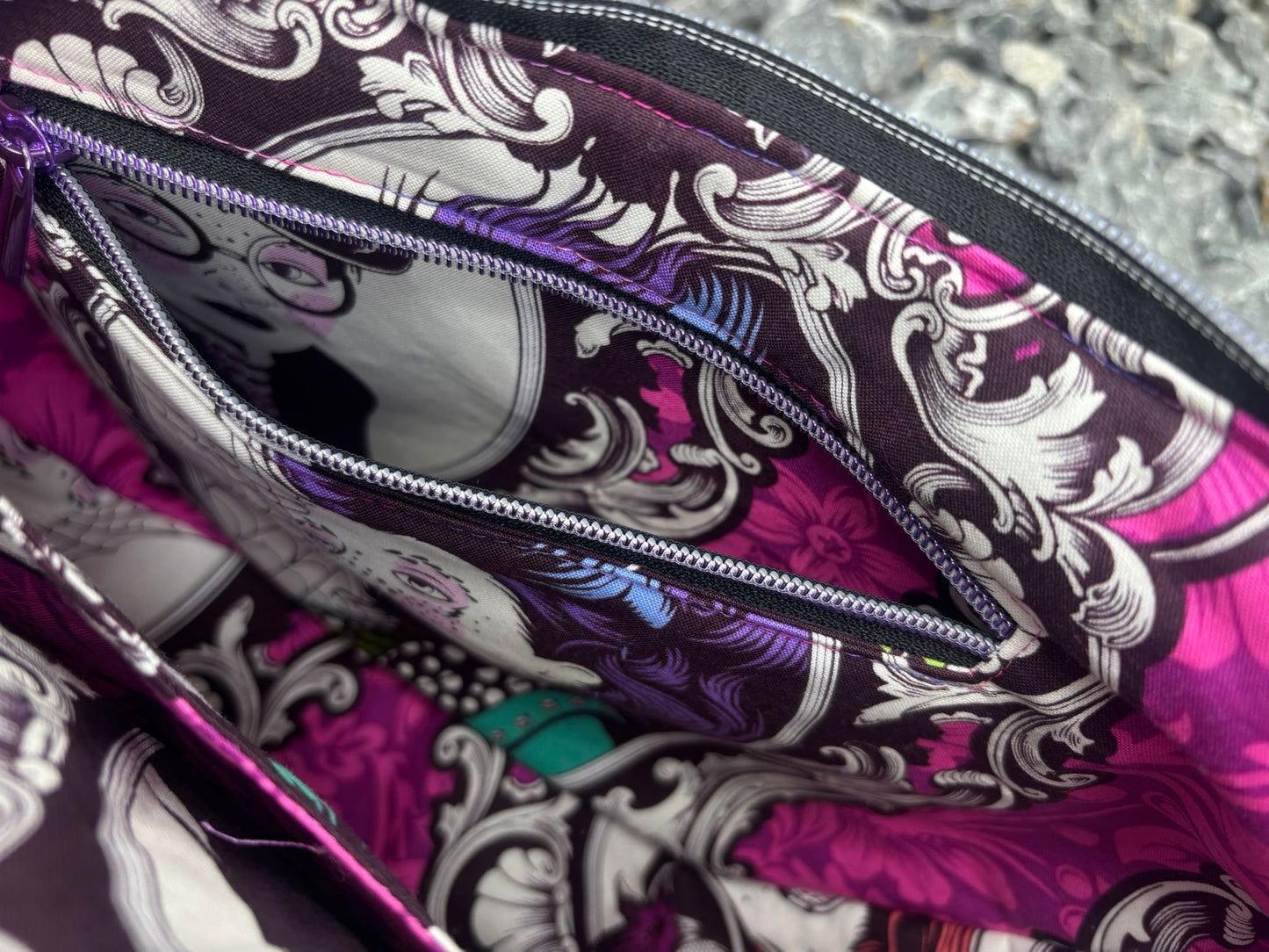 Crossbody Bananentasche lila / Breitcord / Umhängetasche / Damentasche / Halbmondtasche