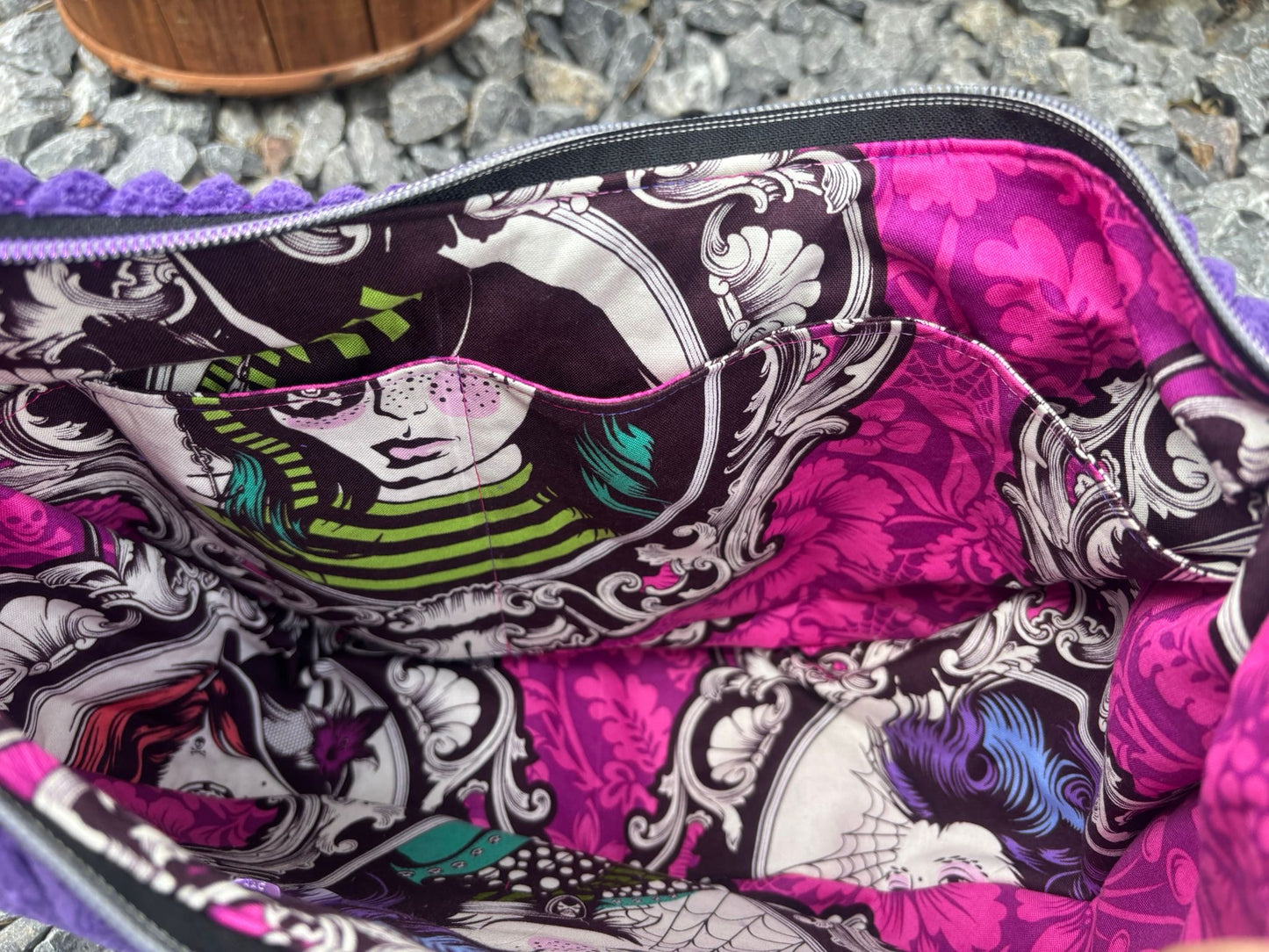 Crossbody Bananentasche lila / Breitcord / Umhängetasche / Damentasche / Halbmondtasche