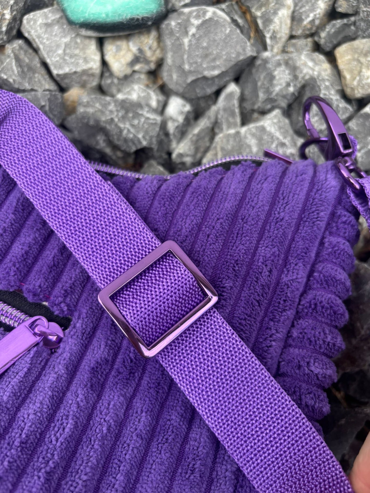 Crossbody Bananentasche lila / Breitcord / Umhängetasche / Damentasche / Halbmondtasche