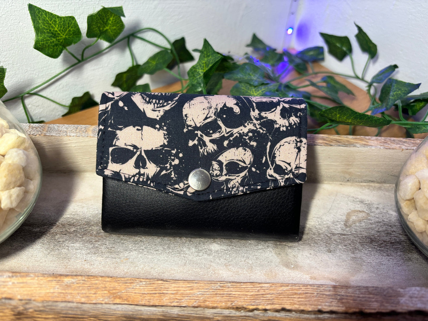 kleine Geldbörse / mini RubyDieses kleine Geldbörse misst ca. H 8cm x B 11cm
und eignet sich super als Party- oder Urlaubsgeldbörse,
aber auch als Kindergeldbörse
und für alle, die eher wenig iGeldbörseHenkSewnHenkSewnkleine Geldbörse / mini Ruby