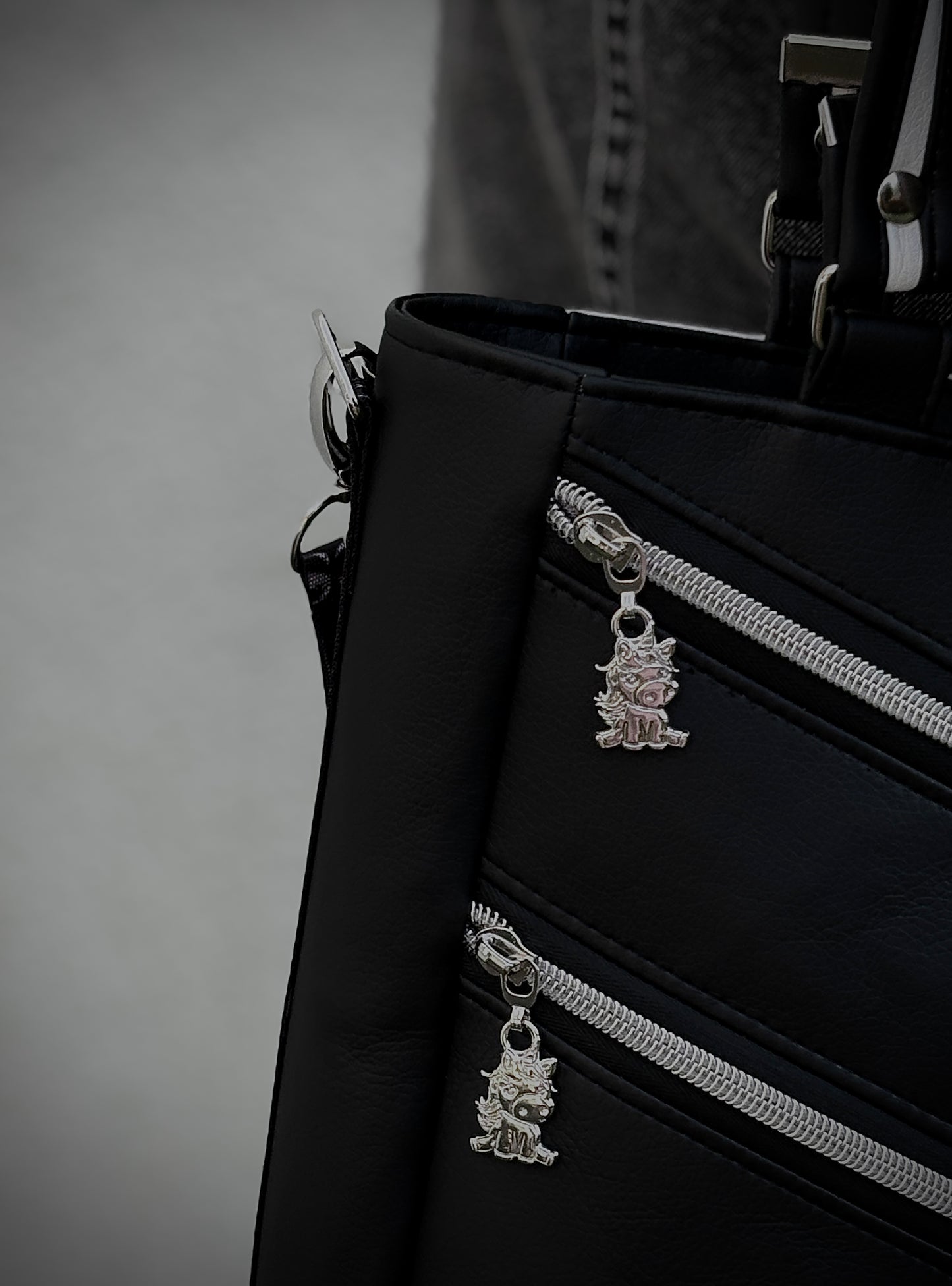 🖤 Handmade Design-Tasche mit Schultergurt & Henkeln