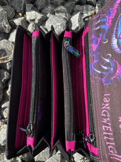 Spacious wallet, big wallet