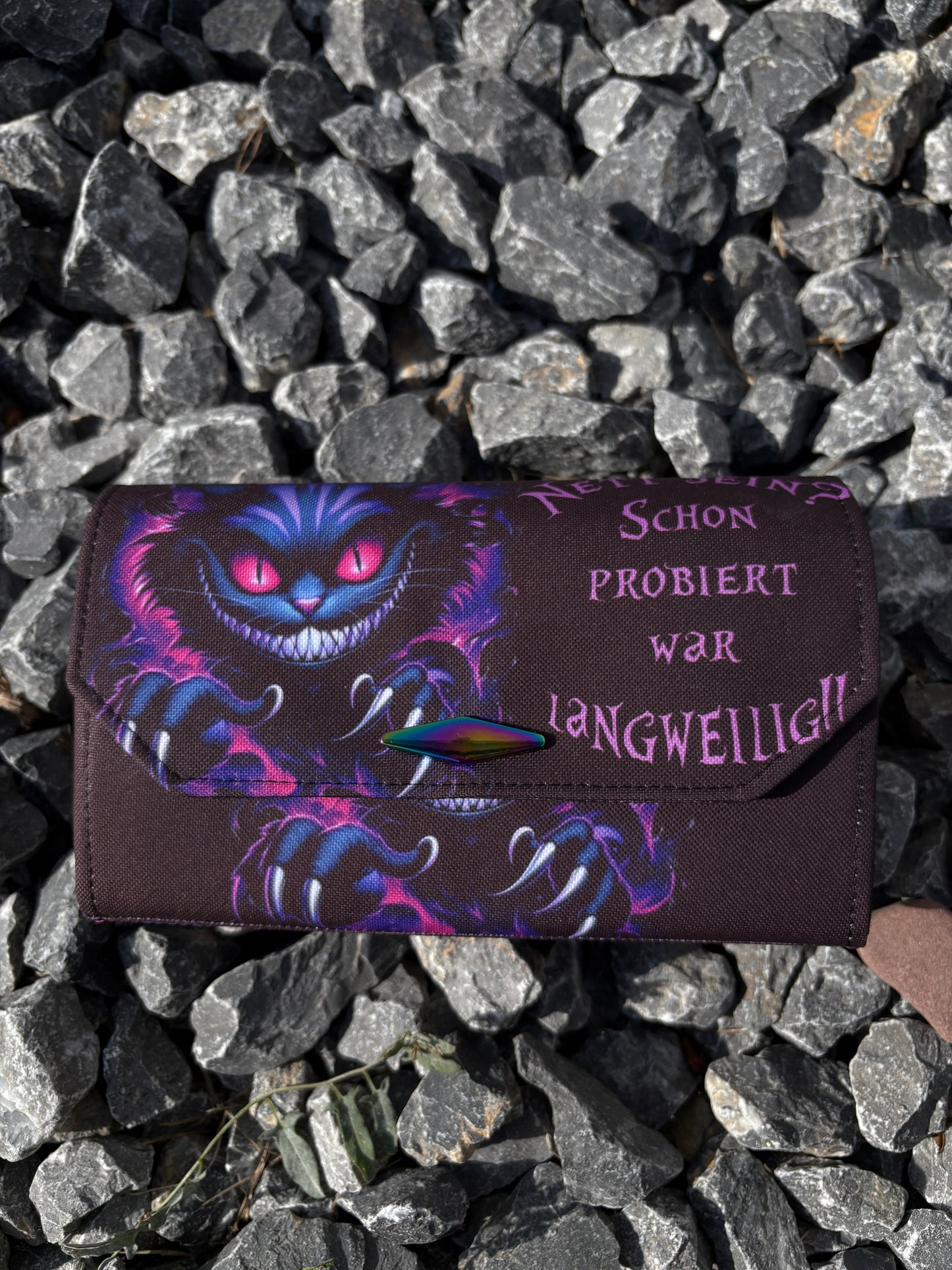 Spacious wallet, big wallet