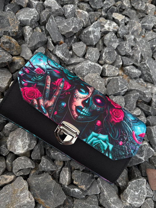 Geldbörse Skullfrau mit Rosen - frech, bunt & mega praktisch