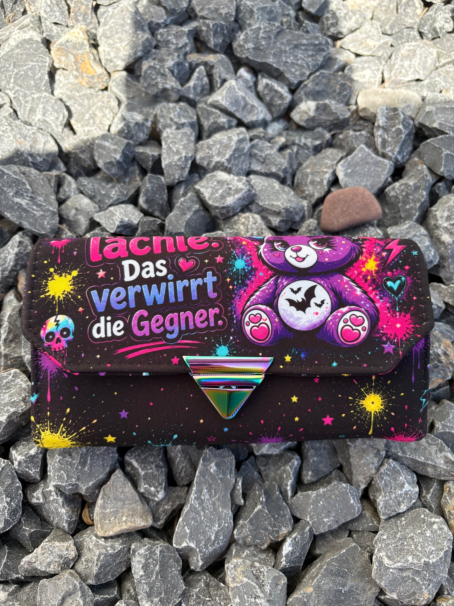 Geldbörse groß bunte Teddys mit Spruch - frech, bunt & mega praktisch
