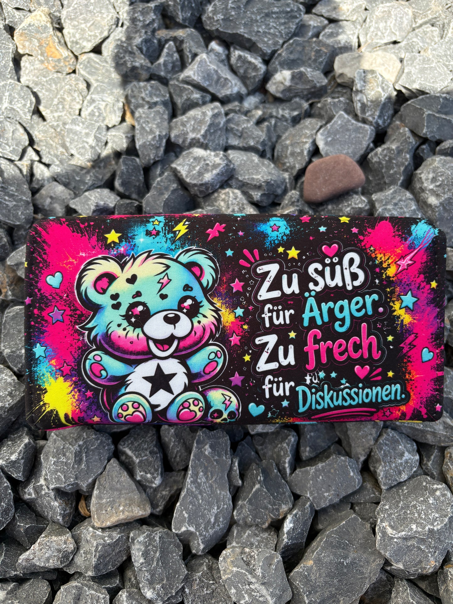 Geldbörse groß bunte Teddys mit Spruch - frech, bunt & mega praktisch
