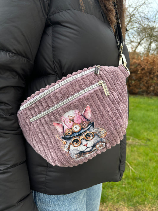 Bauchtasche / Slingbag aus super weichem feinen Breitcord mit Bügelbild