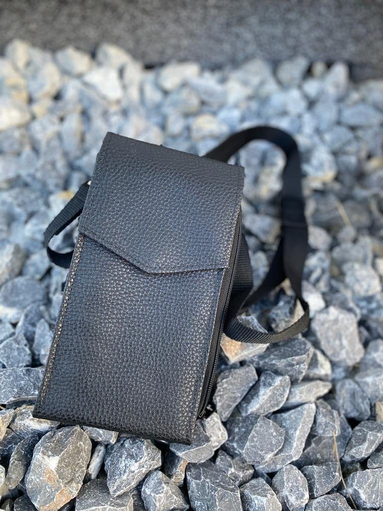 handmade Slingbag/Umhängetasche **unikat**Angegebene Preise sind Gesamtpreise. Umsatzsteuer wird aufgrund Kleinunternehmerstatus gem. § 19 UStG nicht ausgewiesen.

Diese kleine selbstgenähte Umhängetasche Likleine UmhängetascheMein ShopHenkSewnhandmade Slingbag/Umhängetasche **unikat**