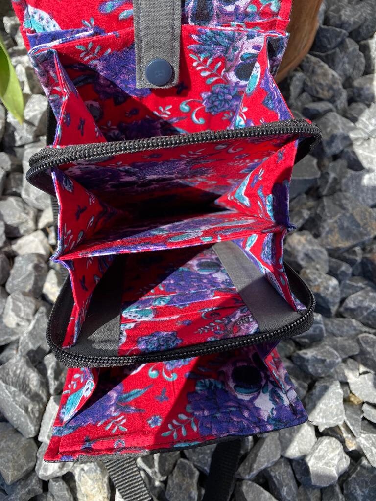 handmade Slingbag/Umhängetasche **unikat**Angegebene Preise sind Gesamtpreise. Umsatzsteuer wird aufgrund Kleinunternehmerstatus gem. § 19 UStG nicht ausgewiesen.

Diese kleine selbstgenähte Umhängetasche Likleine UmhängetascheMein ShopHenkSewnhandmade Slingbag/Umhängetasche **unikat**