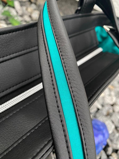 Handtasche / Schultertasche Landkind mit Totenkopf / Stickerei EinzelsLandkind mit Totenkopfstickerei

Diese Schultertasche hat ein grosses Reissverschlussfach auf der Hinterseite, 
auf der Vorderseite befindet sich ein TotenkopfstickbHandtascheMein ShopHenkSewnHandtasche / Schultertasche Landkind mit Totenkopf / Stickerei Einzelstück